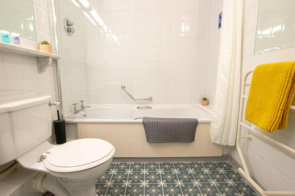 310 - The Carrowbeg At The Harbour Mills By Shortstays Westport Extérieur photo