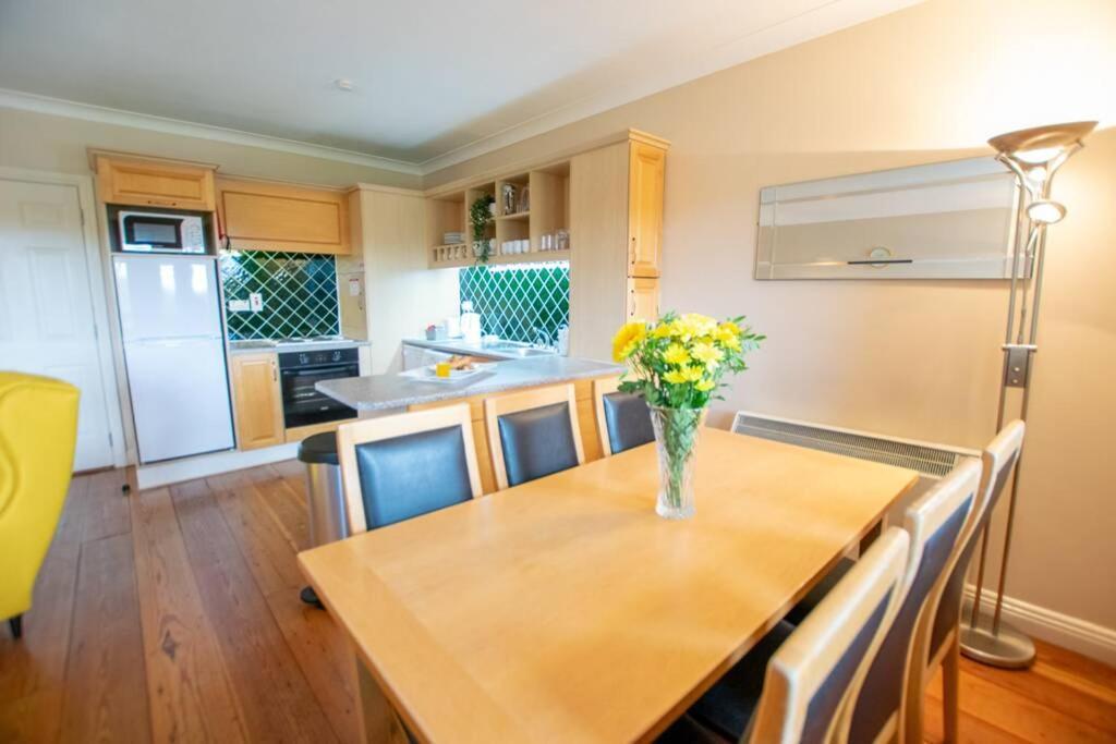 310 - The Carrowbeg At The Harbour Mills By Shortstays Westport Extérieur photo