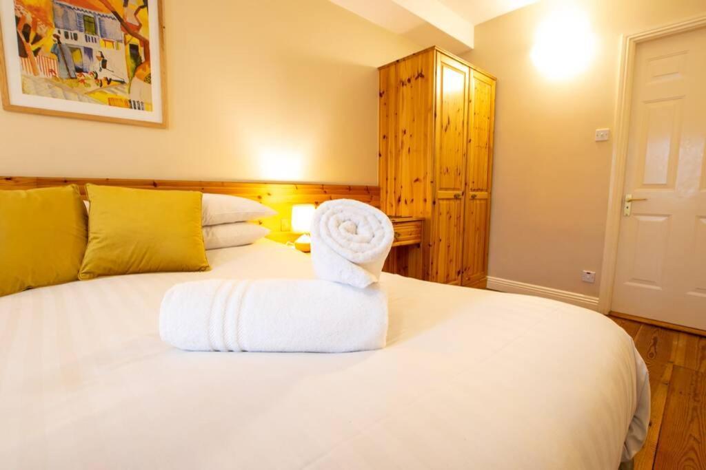310 - The Carrowbeg At The Harbour Mills By Shortstays Westport Extérieur photo